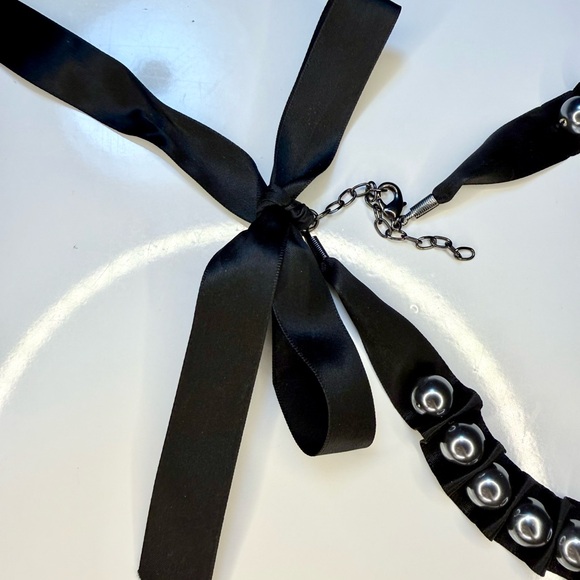 🧚🏻♀️ Black Pearl Ribbon and Bow Necklace 18-23” - Picture 3 of 5